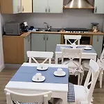 Bed & Breakfast Coffee And 3*