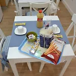 Bed & Breakfast Coffee And 3*