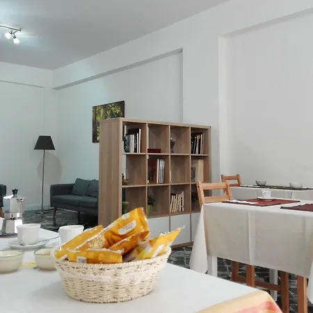 Alojamento de Acomodação e Pequeno-almoço Coffee And 3*