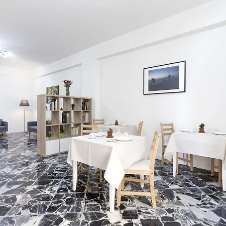 Bed and Breakfast Coffee And 3*