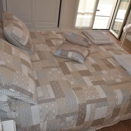 Bed & Breakfast Coffee And 3*