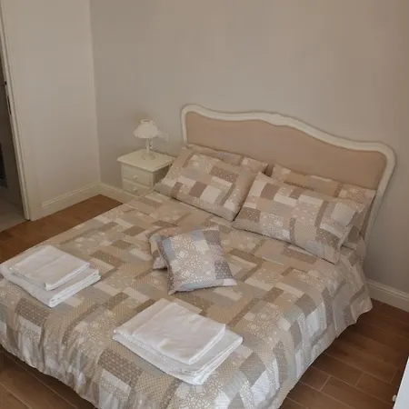 Bed and Breakfast Coffee And 3*