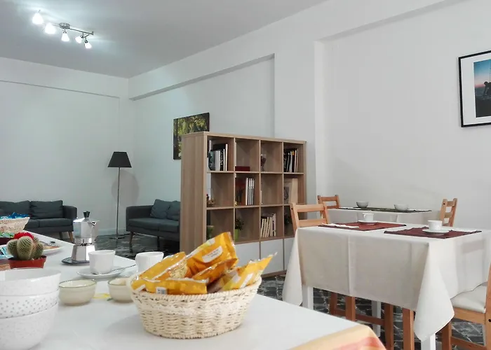 Bed and Breakfast Coffee And 3*