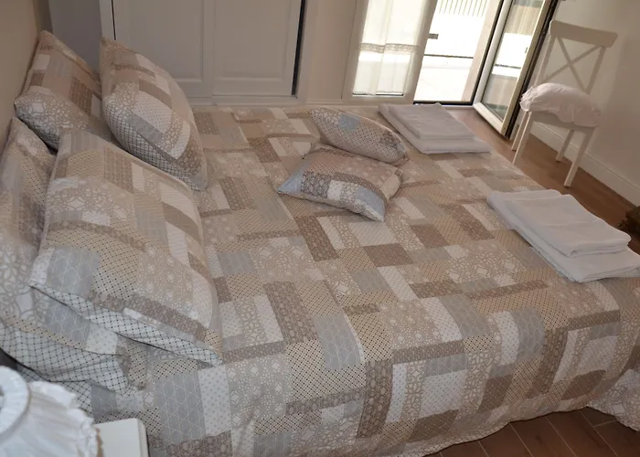 Bed & Breakfast Coffee And 3*